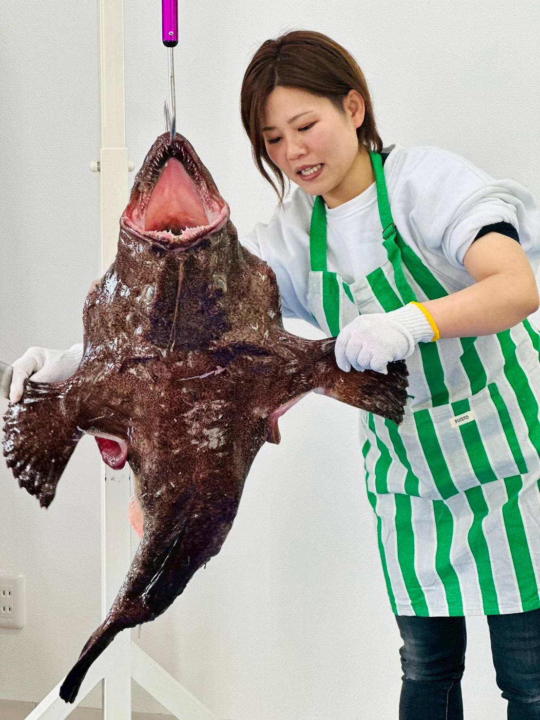 下関といえば、アンコウ！デイサービスで鮟鱇の吊るし切りをパフォーマンスしました✨